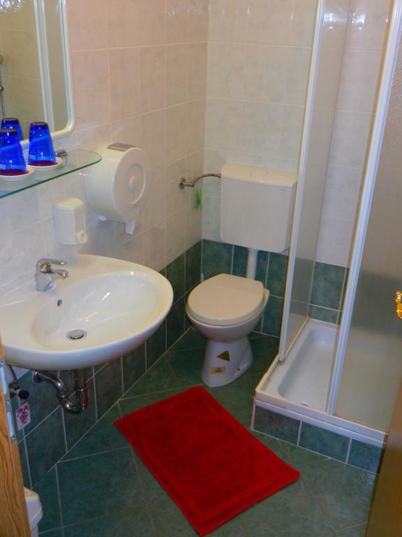 Gostilna Stara Posta Hotel Podkraj ภายนอก รูปภาพ