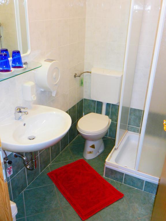 Gostilna Stara Posta Hotel Podkraj ภายนอก รูปภาพ